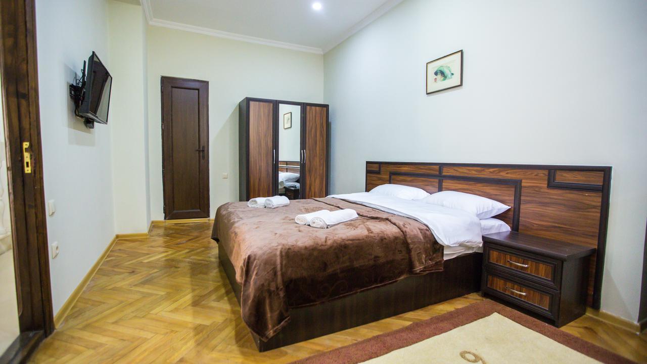 Hotel Cattaleya Batumi Kültér fotó