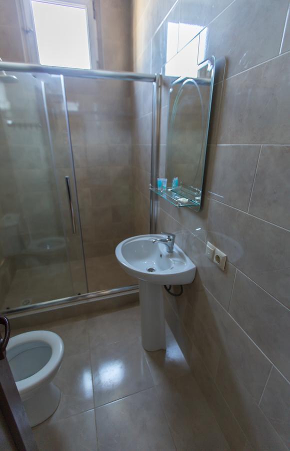 Hotel Cattaleya Batumi Kültér fotó