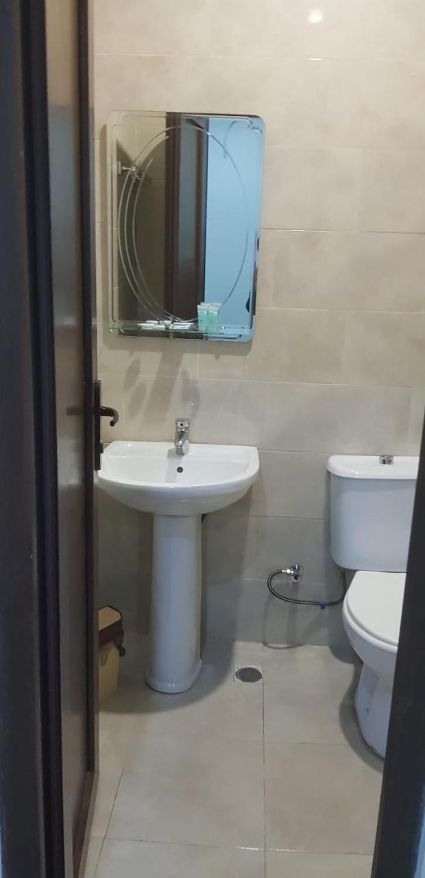 Hotel Cattaleya Batumi Kültér fotó